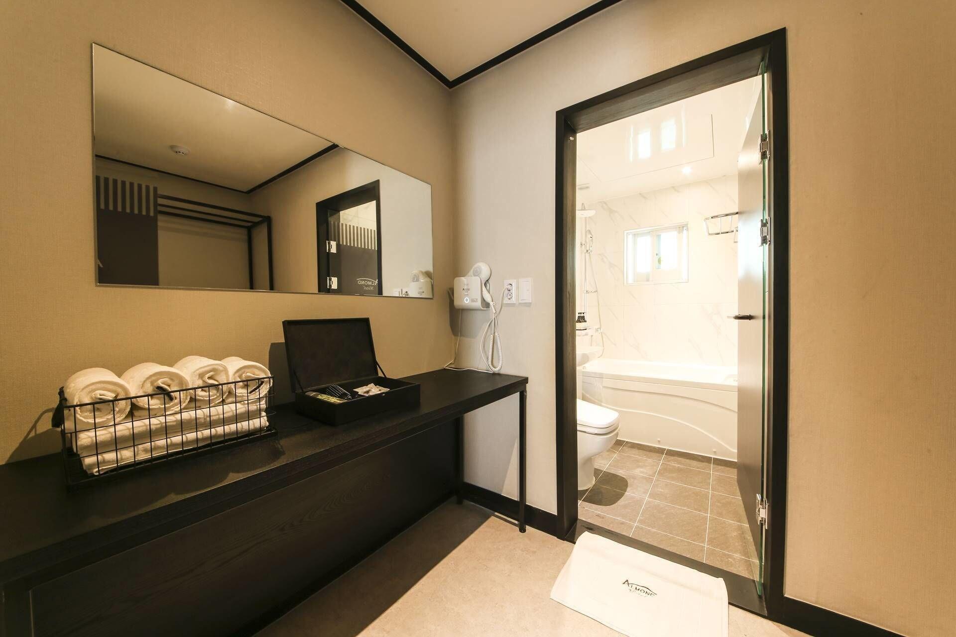 Almond Hotel Gupo Station Busan Ngoại thất bức ảnh