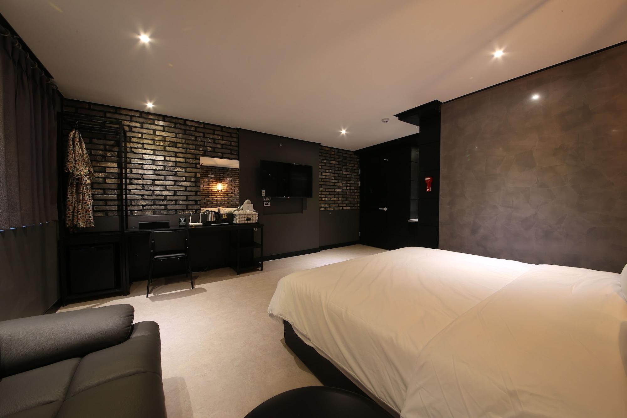 Almond Hotel Gupo Station Busan Ngoại thất bức ảnh