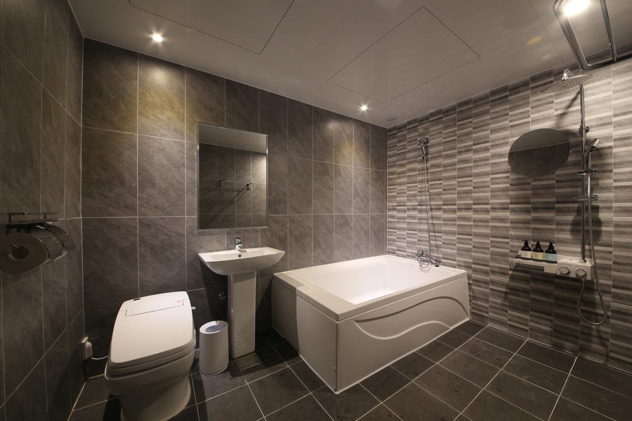 Almond Hotel Gupo Station Busan Ngoại thất bức ảnh
