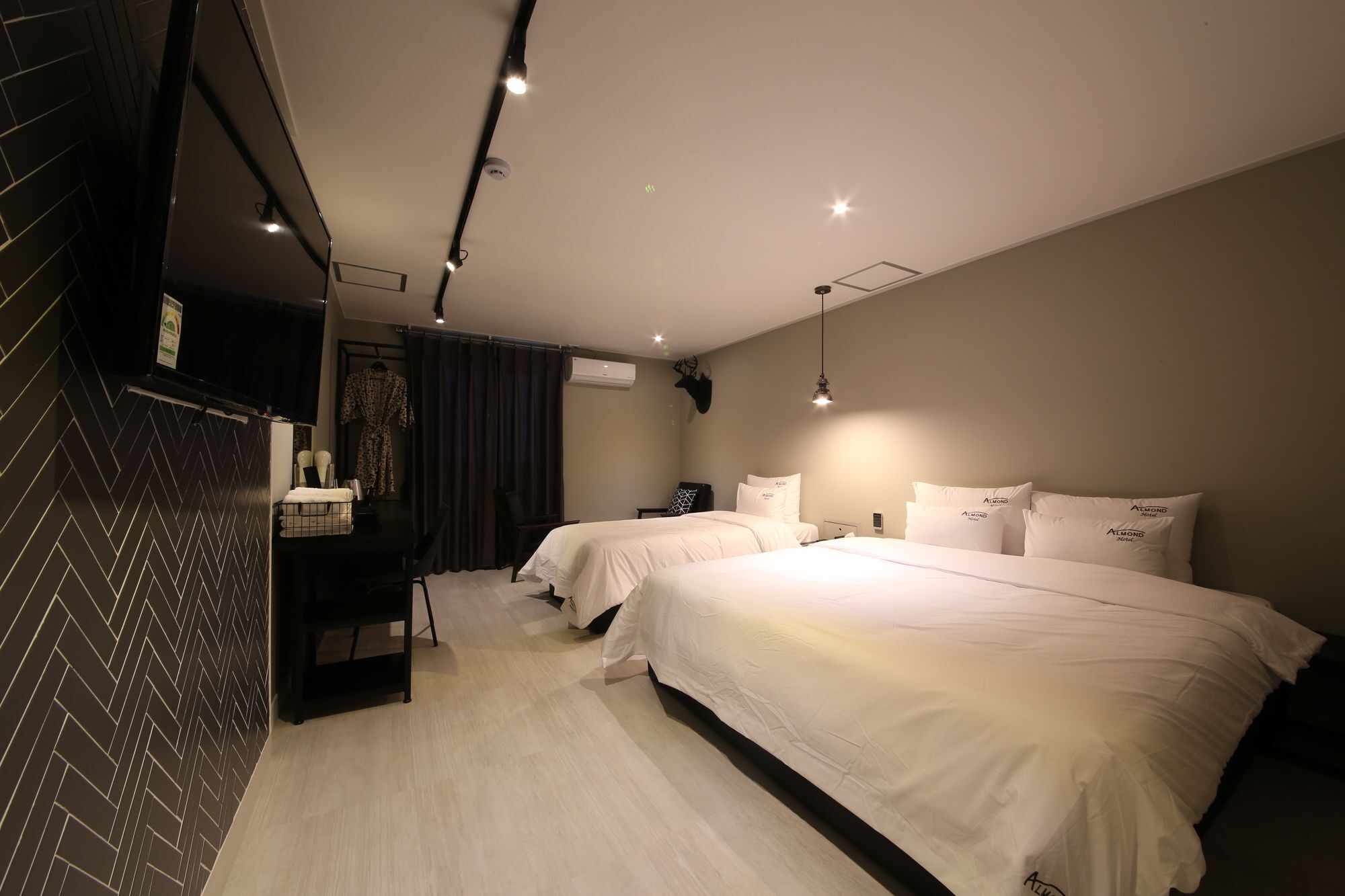 Almond Hotel Gupo Station Busan Ngoại thất bức ảnh